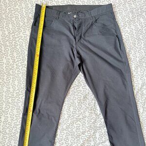 Nike Dri-Fit Golf Pants - Size 34x30 (Excellent Condition)